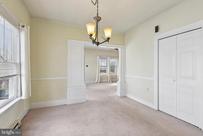 Building Photo - 209 Locust St