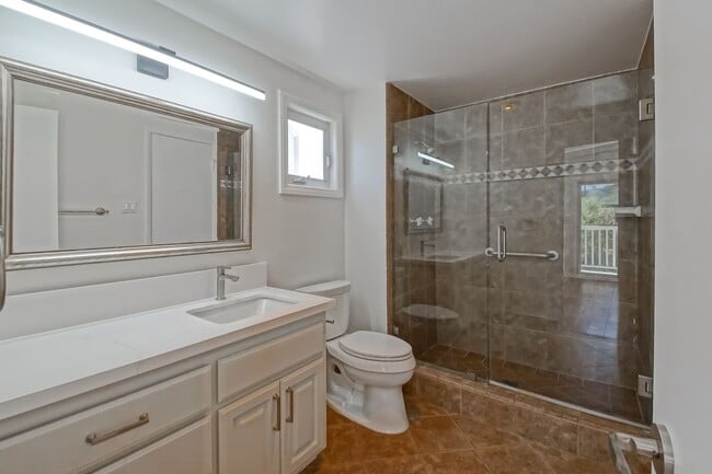 Building Photo - RECENTLY REMODELED, BRIGHT & AIRY 3BR2BA G...