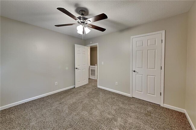 Building Photo - 328 Abbington Ln