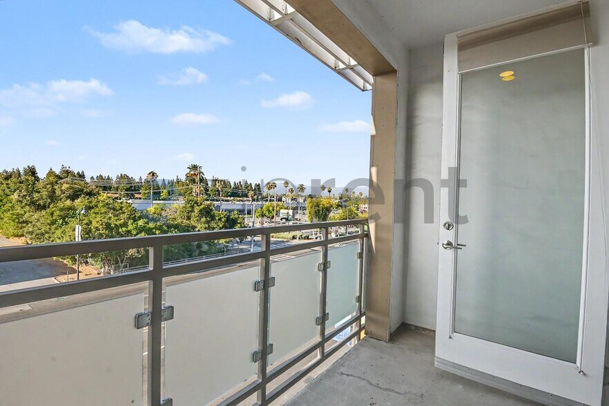 Building Photo - Unit 403
