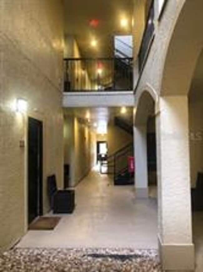 Building Photo - 1 Bedroom / 1 Bath Condo in Lake Mary Available Now!