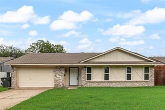 Building Photo - 1024 Sunset Dr