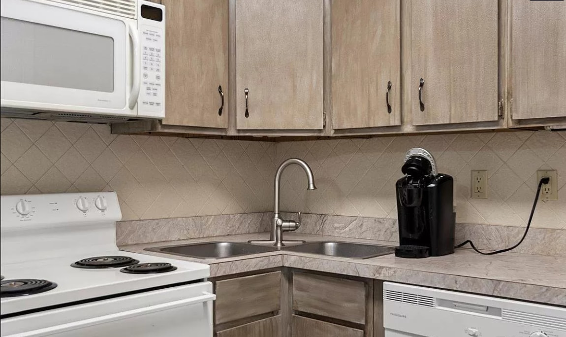 Building Photo - 6600 6th Street Frontage Rd E