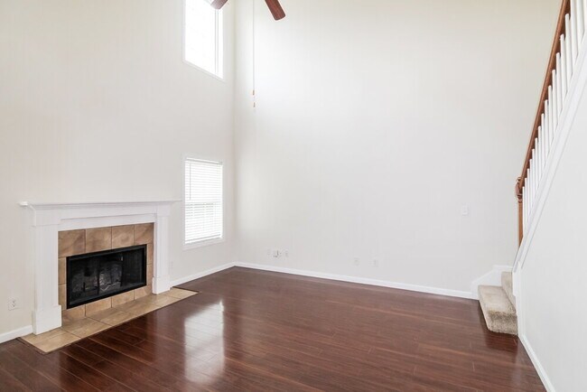 Building Photo - 6593 Silk Tree Pointe