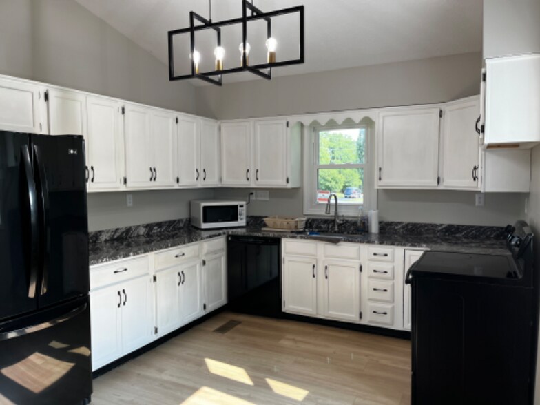 Building Photo - 3905 Carriage Hill Dr