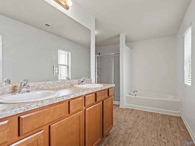 Building Photo - 30057 Glenrose Way