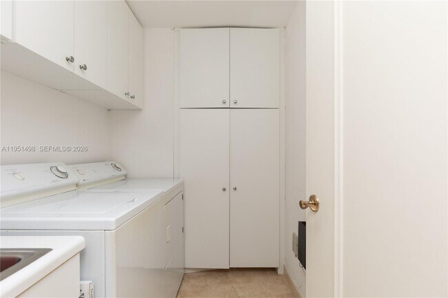 Building Photo - 9601 Collins Ave