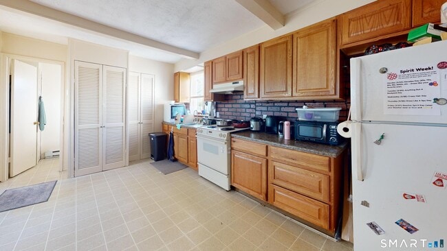 Building Photo - 17 Landin St