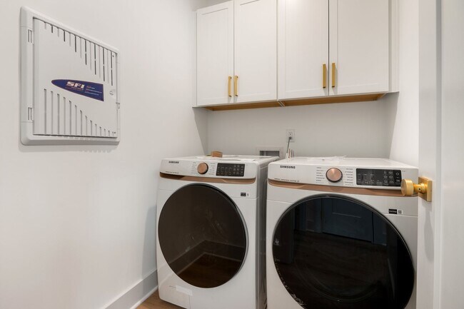 Building Photo - Beautiful 4-bedroom, 4-bathroom Custom Home Durham, NC