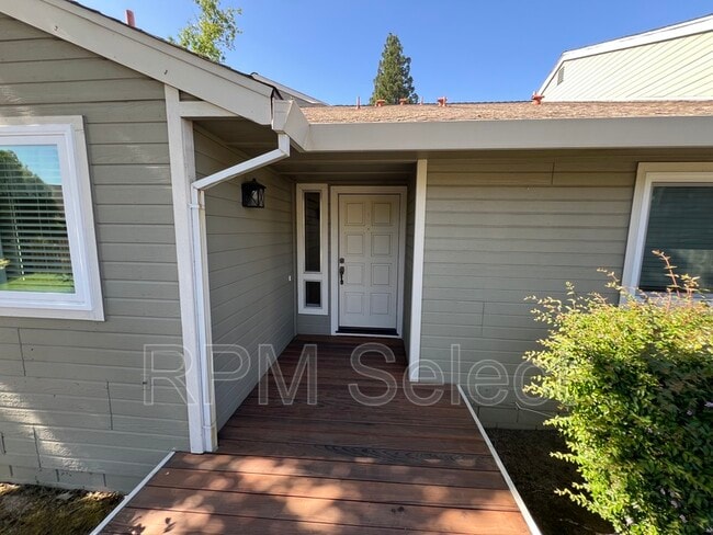 Building Photo - 159 Valley Oak Dr