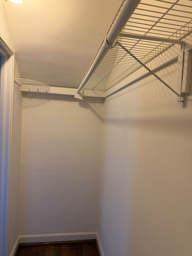 Building Photo - Beautiful 2 Bed 2 Bath Clarendon End-Unit ...