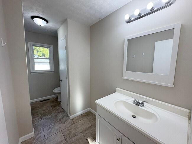 Building Photo - 3 bed with carport and garage