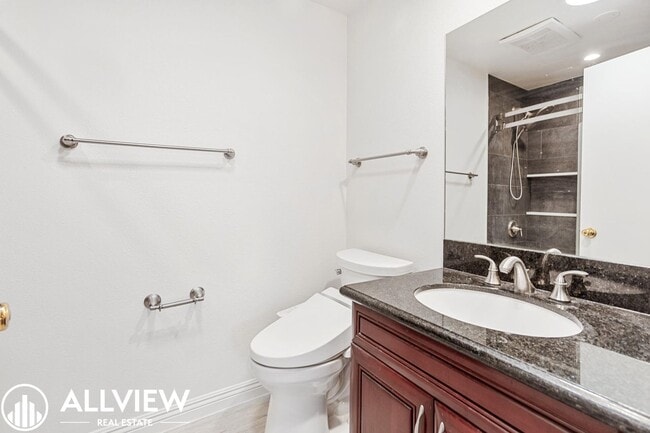 Building Photo - Beautifully Upgraded 2-Bed, 3-Bath Townhouse in Prime Westwood LA Area