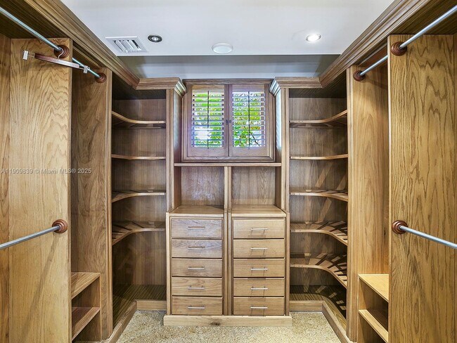 Building Photo - 3504 Banyan Cir