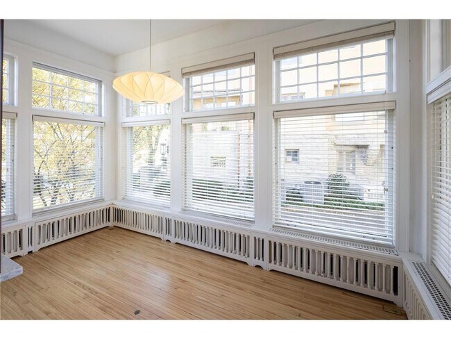 Building Photo - 2700 W Lake of the Isles Pkwy