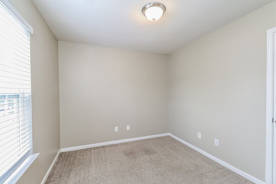 Building Photo - 3239 Braden Dr