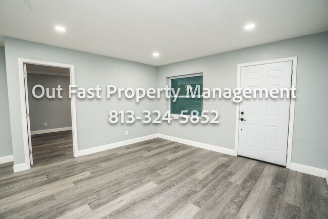 Building Photo - Bright Corner-Lot Home Near Bayshore and City Conveniences