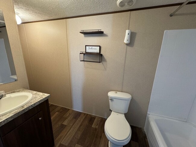 Building Photo - 2 Bedroom 2 Bathroom Mobile Home