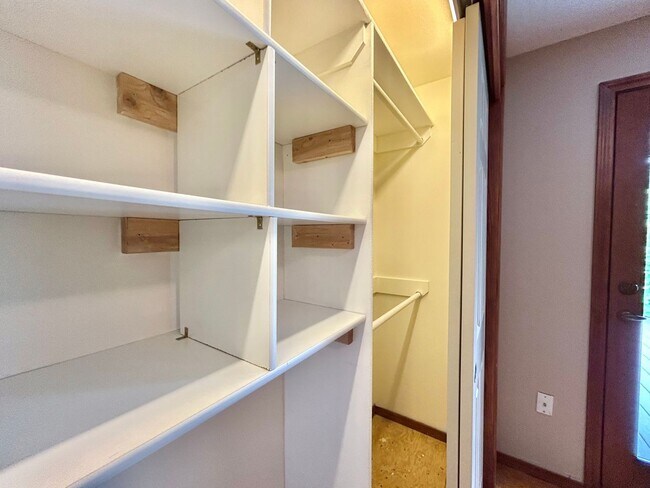 Building Photo - Tranquil Environment: 3 Bed, 1 Bath House
