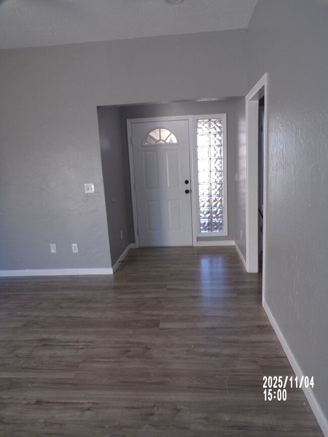 Building Photo - Fresh Paint!!, New Flooring and Granite Counter Tops!!!