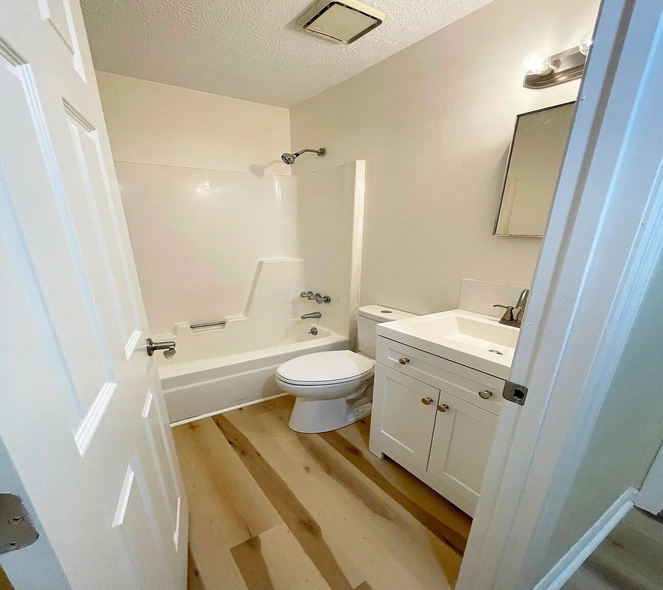 Building Photo - 4001 Lawing Dr