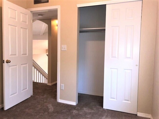 Building Photo - 3052 Tierra Humeda Dr