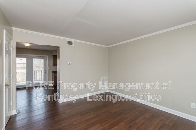 Building Photo - 209 Landings Dr