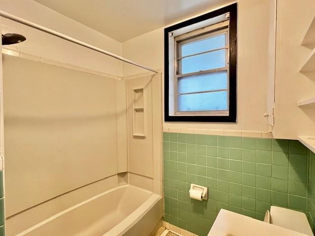 Building Photo - 378 9th St NE