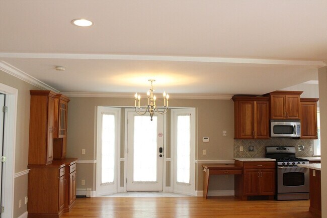 Building Photo - 46 Winsome Rd