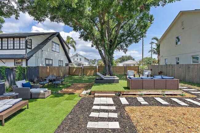 Building Photo - 2810 2nd Ave S