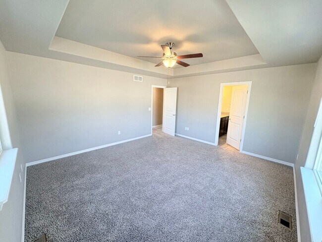 Building Photo - Beautiful 3 Bed, 2.5 Bath House in Windsor!