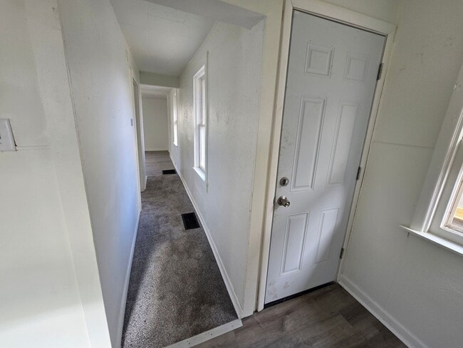 Building Photo - $850 - 1 Bed 1 Bath Home