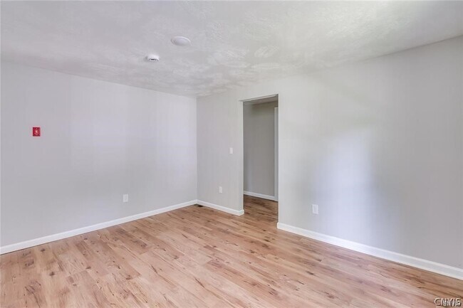 Building Photo - 125 N Hamilton St