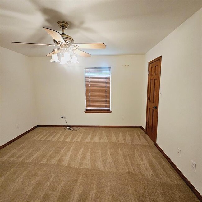 Building Photo - 1439 Savannah Prairie