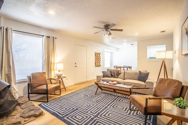 Building Photo - 3 bedroom 2 bathroom in Frenship!