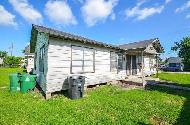 Building Photo - 6010 Collingsworth St