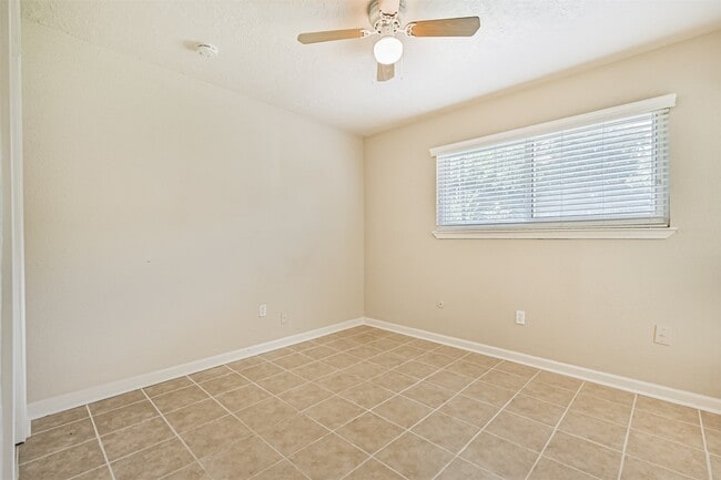 Building Photo - 1113 N Heron Dr