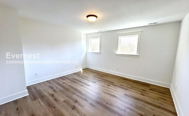 Building Photo - 174 Lynda Cir