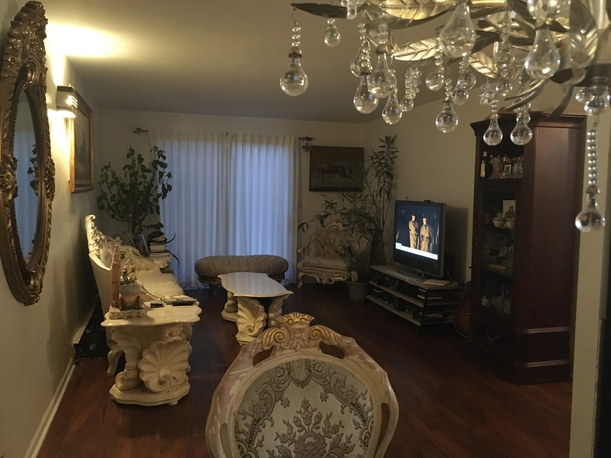 AVAILABLE NOW ....$1100. MONTH PRICE CUT ....MOVING.....Well maintained BEST BUFFALO GROVE SCHOOLS - 1125 Miller Ln