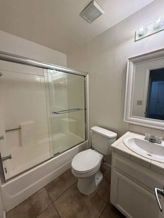 Building Photo - 52765 Avenida Diaz