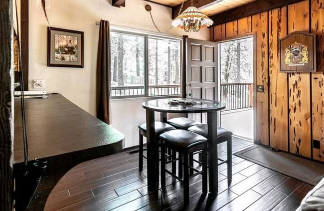 Building Photo - Serene Lakeview Cabin