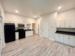 Building Photo - 150 Walnut St