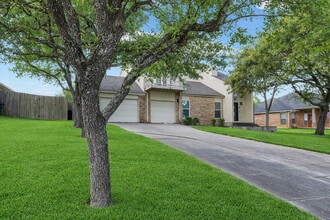 Building Photo - Find comfort, style, and convenience in this beautiful 3-bedroom home located in a desirable gate...