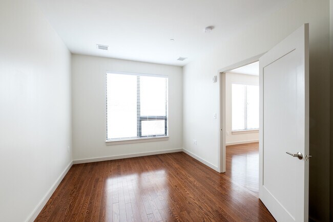 Building Photo - 455 Harvard St