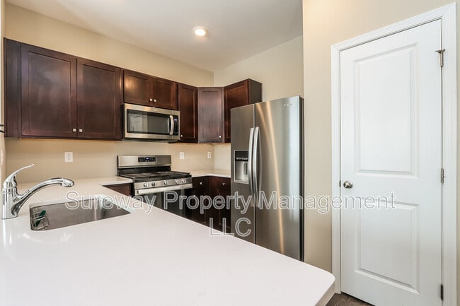 Building Photo - 6 Arlotta St