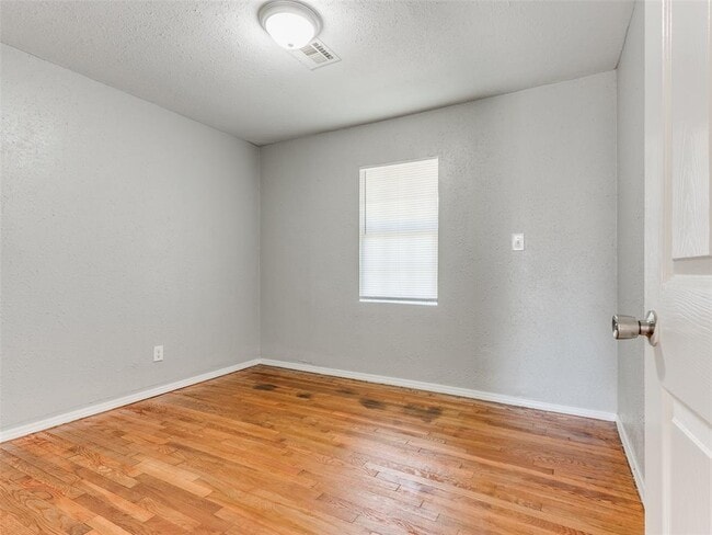 Building Photo - 1321 Campbell Rd