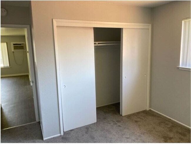 Building Photo - Move-In Ready 2BR Duplex — South Sacramento, Pets OK