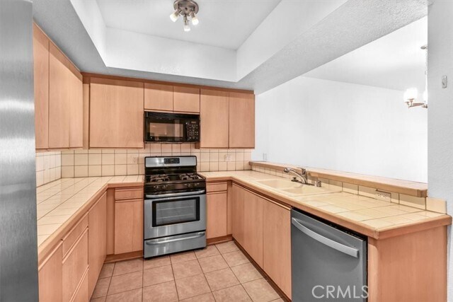 Building Photo - 10650 Kinnard Ave