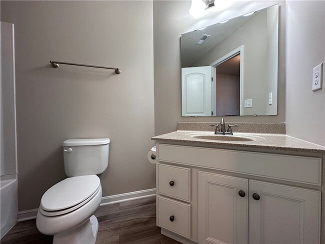 Building Photo - 16 Old Pond Rd