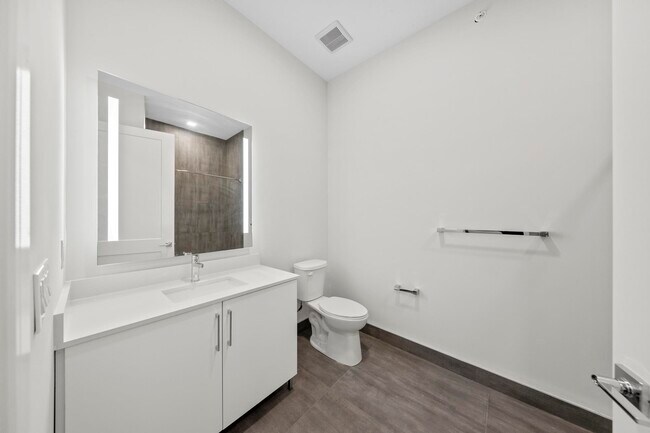 Building Photo - 121 34th St